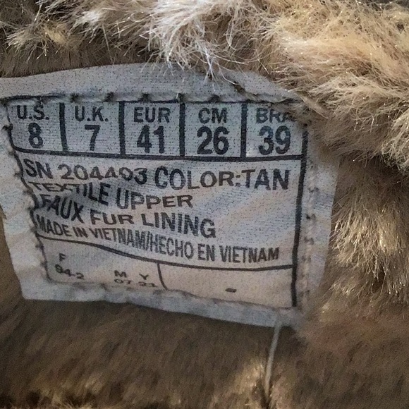 EUC Men’s 8 Skechers Relaxed Fit Luxe Foam Suede Slippers - Picture 4 of 5